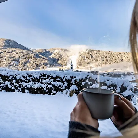 Neumayer's Apartment