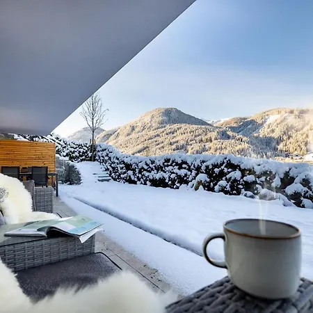 Neumayer's Apartment