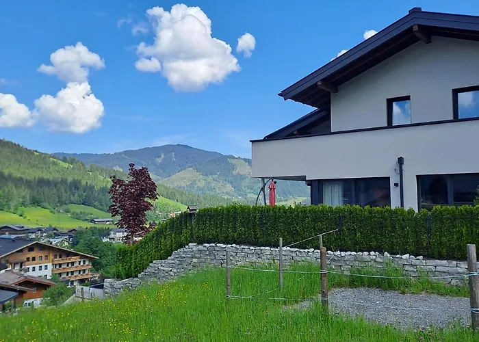 Neumayer's Apartment *